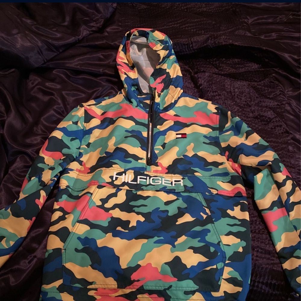 Tommy Hilfiger windbreaker Small fits like medium